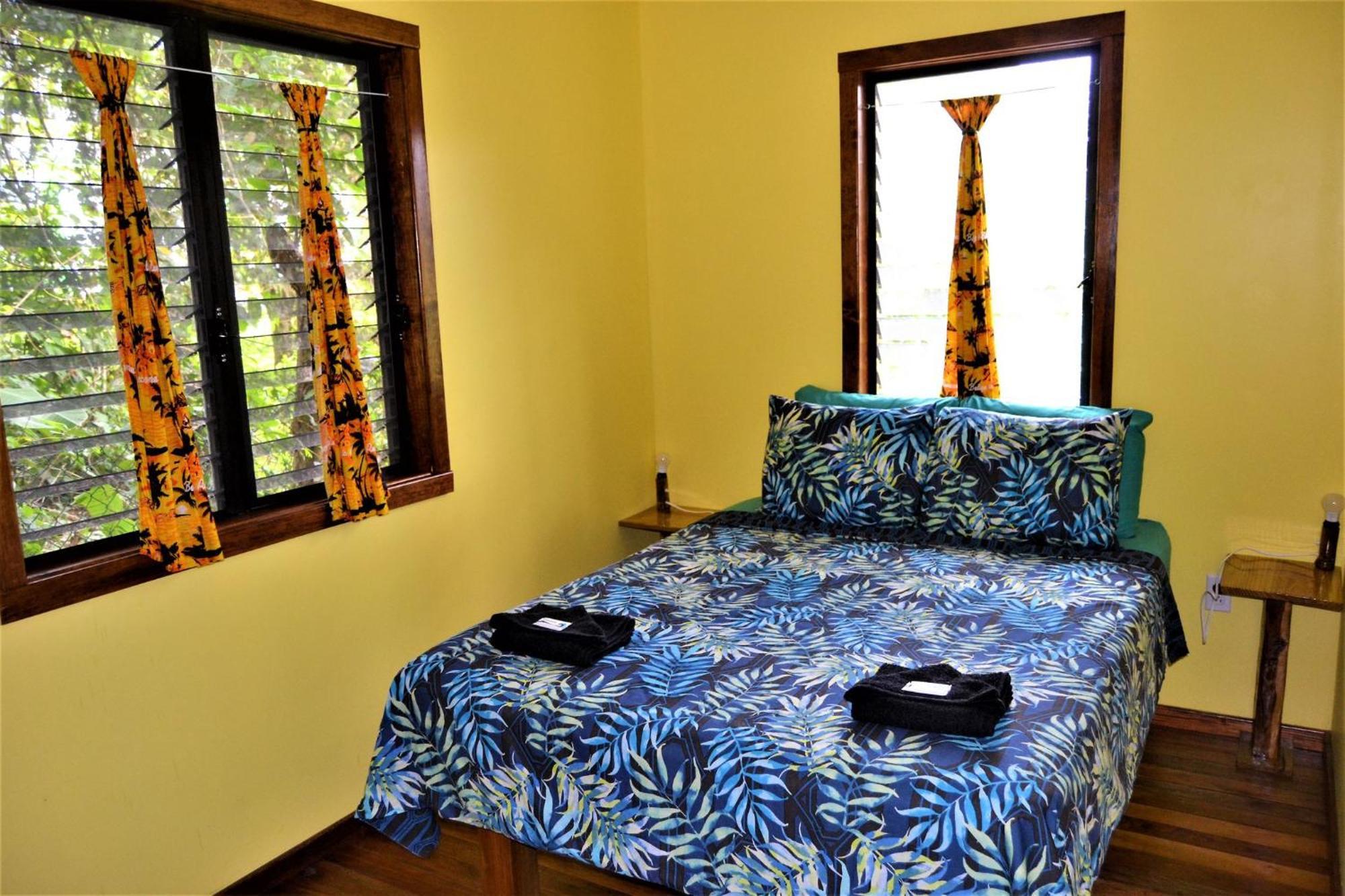 Iguana Roost Tourism Gold Standard Fully Equipped Two Bedroom Cabin سان إجناسيو المظهر الخارجي الصورة